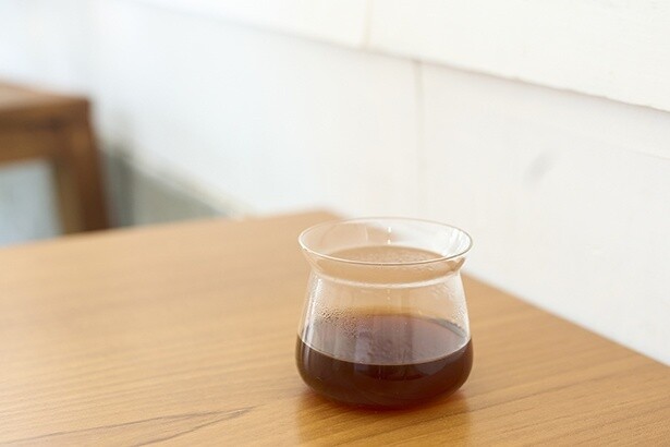ドリップコーヒー550円～。写真は透明感のある果実味が印象的なタンザニア・アカシアヒルズ・ゲイシャ