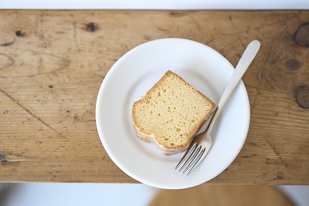 レモンケーキ400円は創業以来、人気の定番。旬の時季は砥部産のレモン、端境期は興居島(ごごしま)のカネミ農園が作るレモン果汁を使用