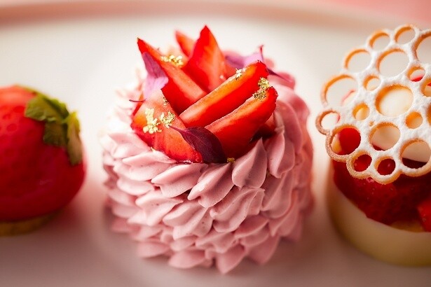 【写真】「いちごダックワーズサンドケーキ」