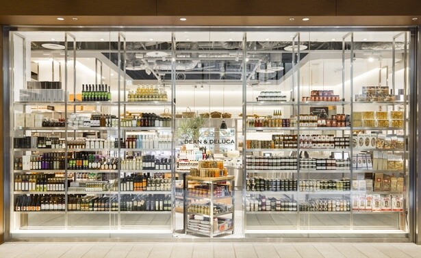 国内では、マーケットストア19店舗、カフェ27店舗、スペシャルティストア(ワインストア)1店舗を展開中(※執筆時点)