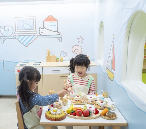 すみっコの部屋でままごと遊び
