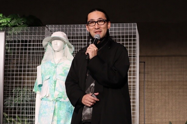 「YUIMA NAKAZATO」を手掛けるファッションデザイナーの中里唯馬さん