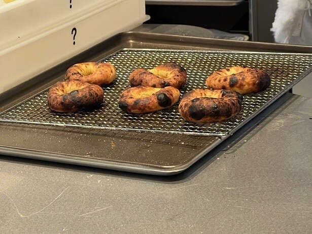 【写真】焼きたての状態はまさにピザのよう