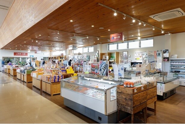 おみやげコーナーには和歌山南部の特産品がズラリ！