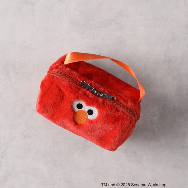「SESAME STREET スクエアファーポーチ(レッド)」(3590円)