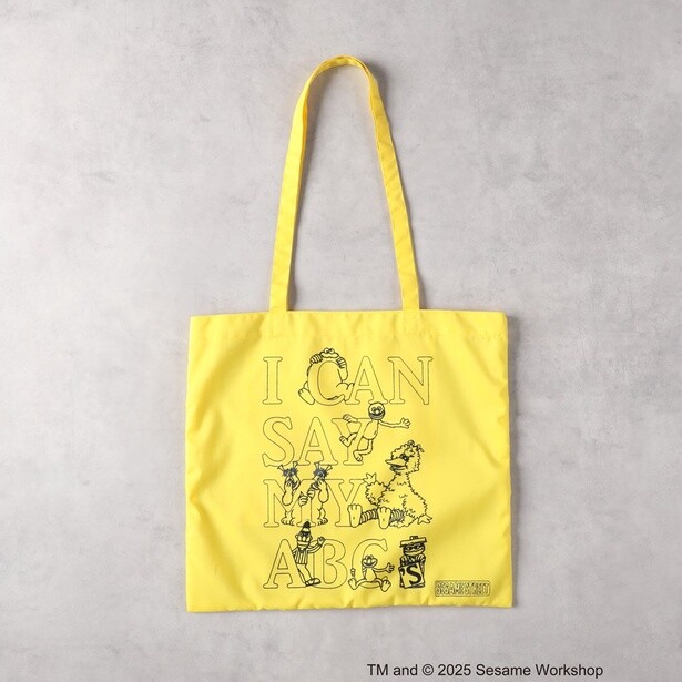 「SESAME STREET プリントトートバッグ(イエロー)」(2990円) 