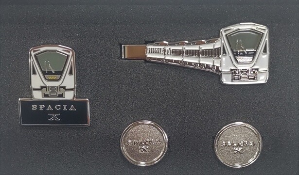 「スペーシア Xネクタイピン・カフスボタン・ピンズセット」(9000円)
