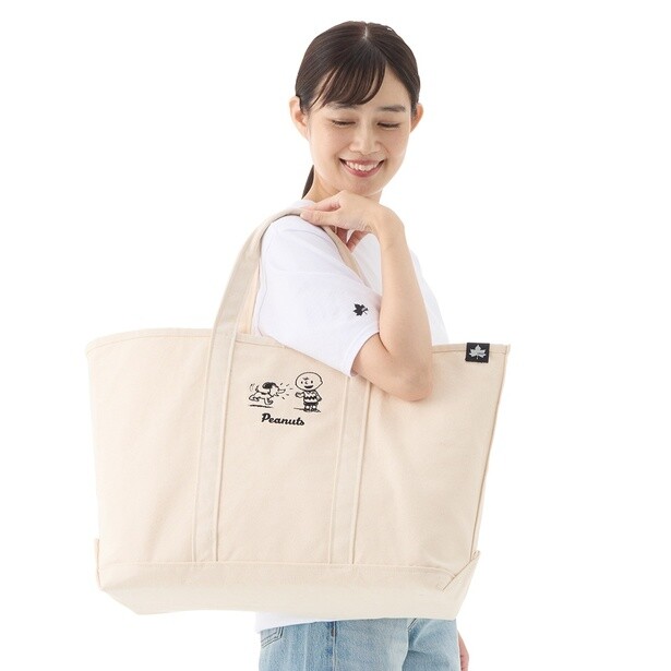 「SNOOPY(PEANUTS 75years) トートバッグ」(5940円) 