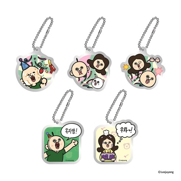  「アクリルキーホルダー(ランダム5種)」(770円)