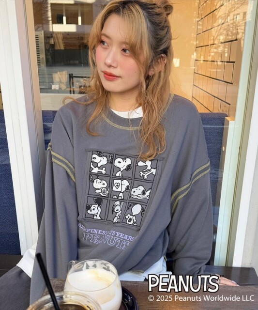 「PEANUTS 75th コラボ ショート丈プルオーバー(スミクロ)」(8800円)
