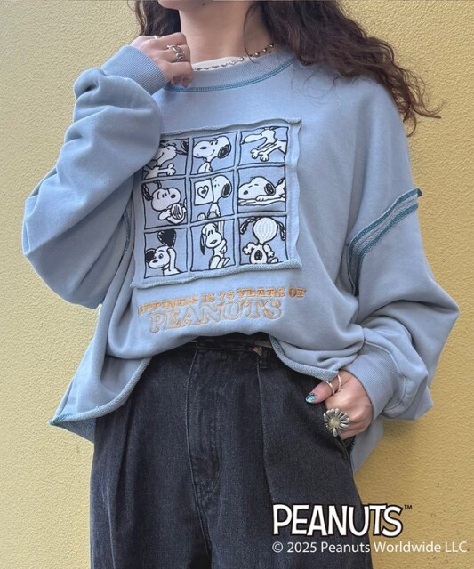 「PEANUTS 75th コラボ ショート丈プルオーバー(ブルー)」(8800円)