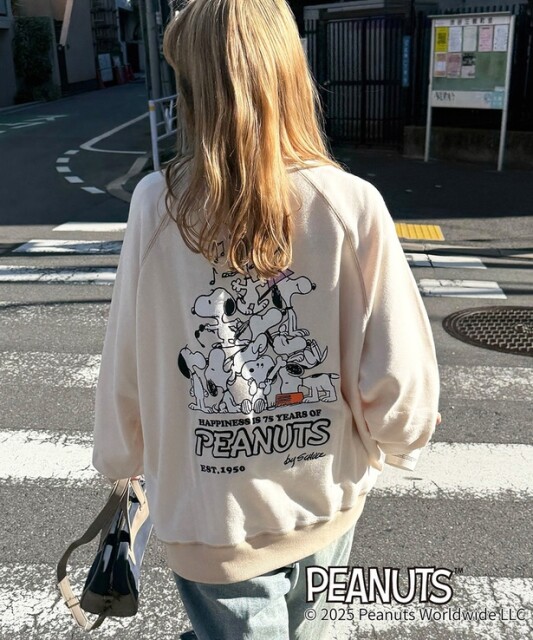 「PEANUTS 75th ラグランプルオーバー(オフホワイト)」(8800円)