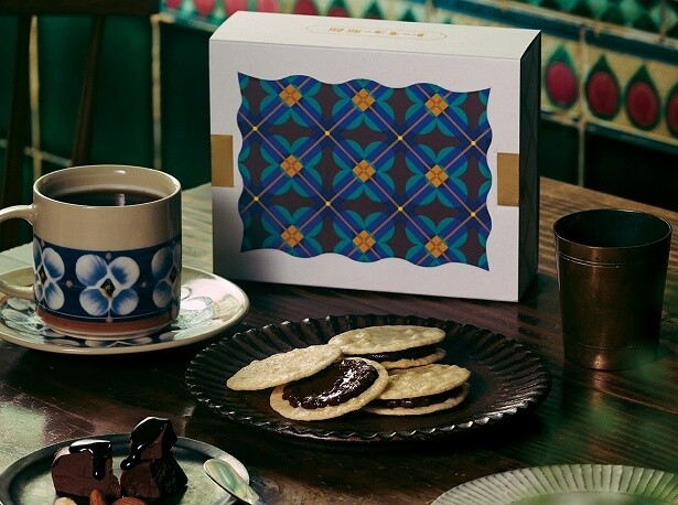 「煎餅サンド〈プラリネチョコ〉」