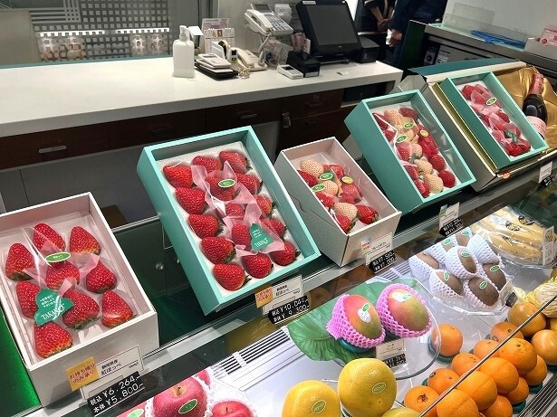 フレッシュなイチゴも種類豊富