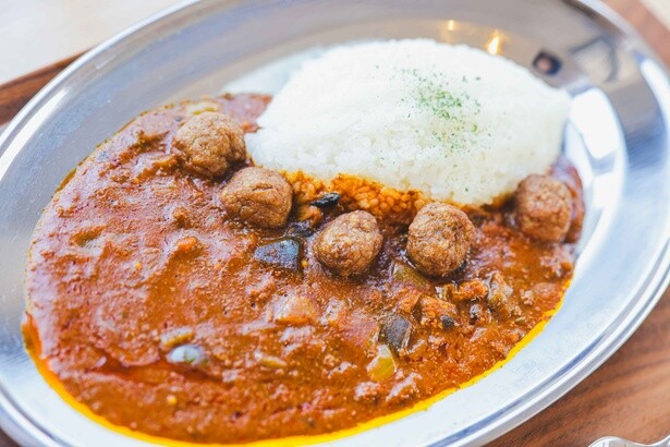 季節によって味が変わる「安全第一カレー」
