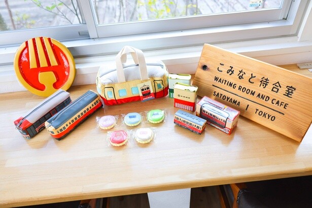 マカロン型付箋、モケットペンケースなどオリジナル商品も販売中
