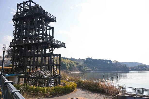 「藤原式揚水機(モニュメント)」