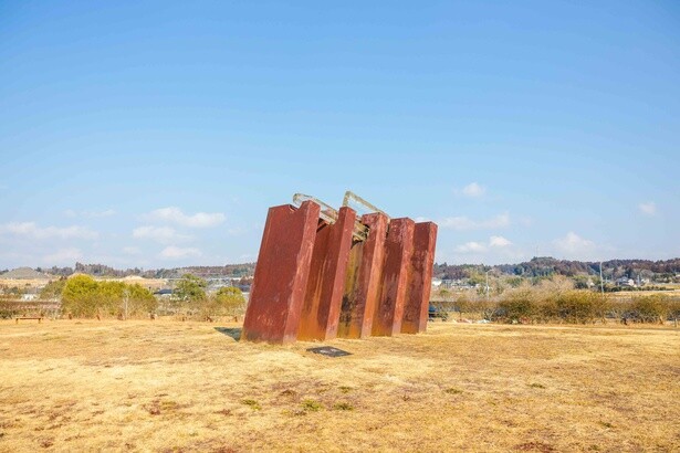 野外にもさまざまな彫刻アートが点在し、散策するだけで時を忘れてしまう