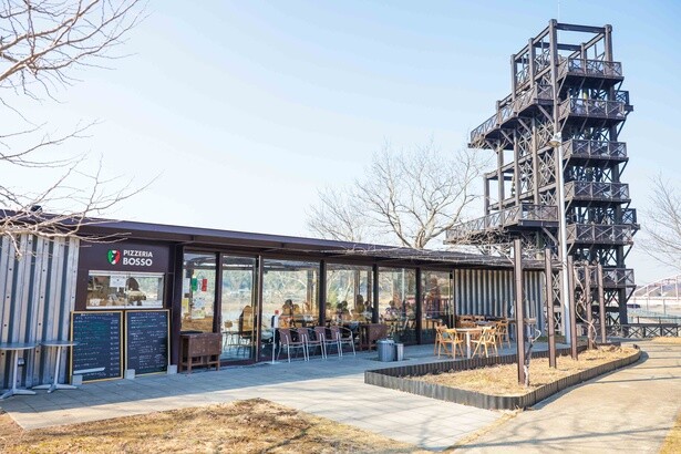 高滝湖を眺めながら絶品グルメが楽しめる「PIZZERIA BOSSO」