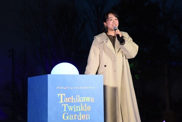 プロジェクションマッピングの感想を語る浅田真央さん