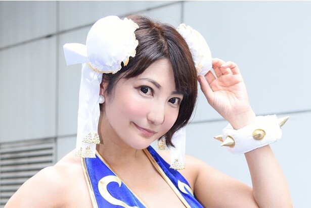 【写真を見る】レースクイーンとしても活動する今村知可さんが「ストリートファイター」シリーズ：春麗のコスプレを披露