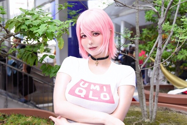 【写真を見る】“デカ女”感にこだわった、「GIGANT」パピコのコスプレを披露する九条ねぎさん