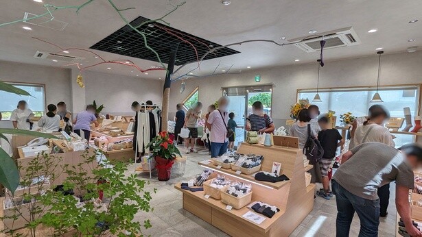 オープン時の実店舗内