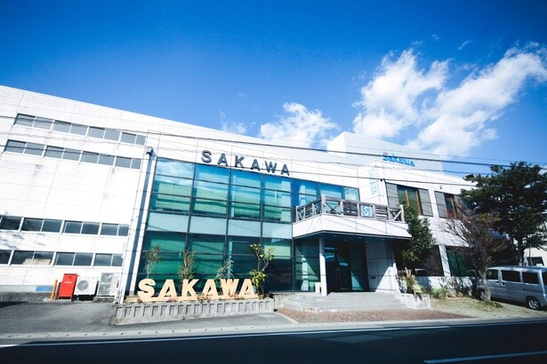 株式会社サカワの本社外観。2018年4月期の売り上げは5.3億円だったが、2023年4月期には18.6億円と3倍以上に増加したという