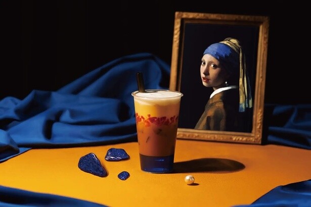 フェルメールの名画「真珠の耳飾りの少女」をイメージしたドリンクが「飲む名画」に登場