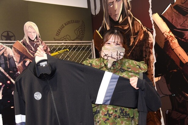 主人公たちが着用するジャージなど、作中アイテムを忠実に再現した商品もあり