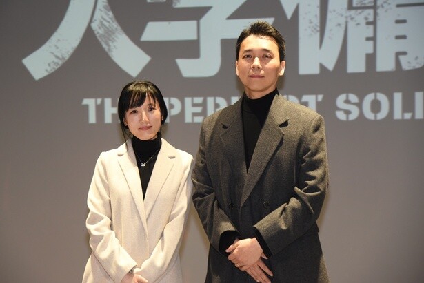 『入学傭兵』作画のrakhyunさん(左)と、原作のYCさん(右)