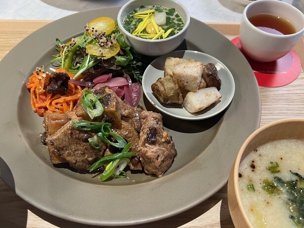 「BEAUTY YAKUZENプレート (豚肉と蓮根の豆鼓蒸し)」