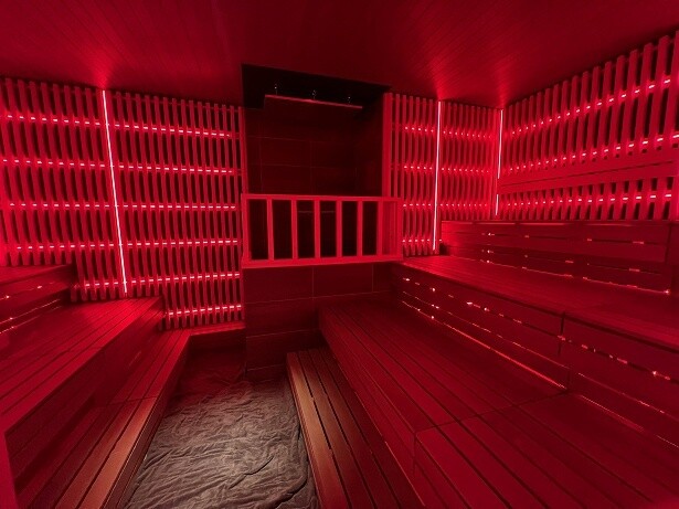 真っ赤に照らされたSAUNA 4