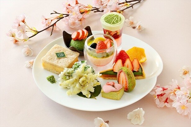 【写真】和洋9品をひと皿に盛り付ける、いちごと桜の抹茶アフタヌーンティープレート