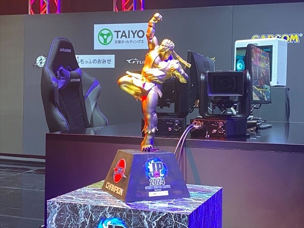 SFL2024の優勝トロフィー
