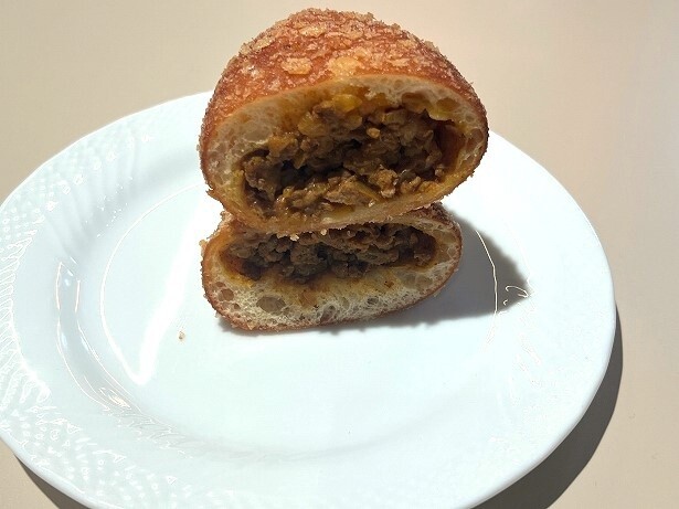 パン生地とキーマカレーがマッチ