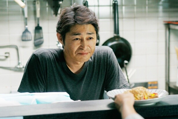 心也の父・耕平(安田顕)
