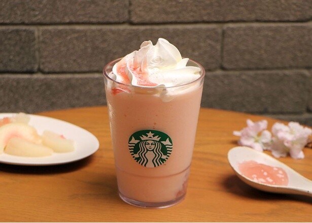 新作の「白桃と桜わらびもち フラペチーノ」