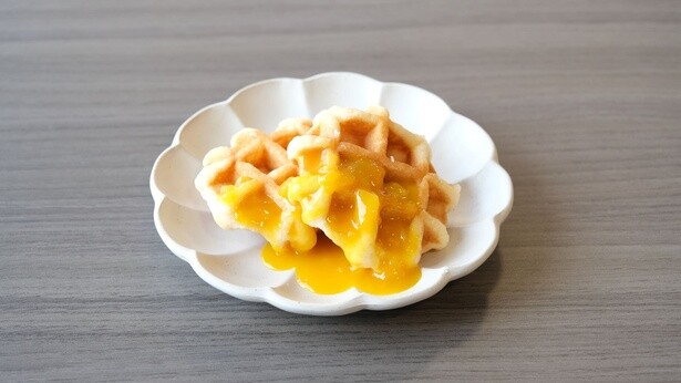 ワッフルと大人の果肉の沼「マンゴー」を合わせた「どろっ沼スイーツ」もおすすめ