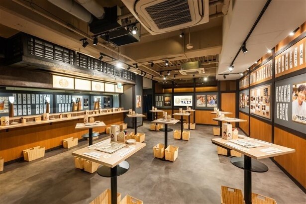 立ち飲みスタイル。カウンターもあるので、ひとり飲みもしやすい！