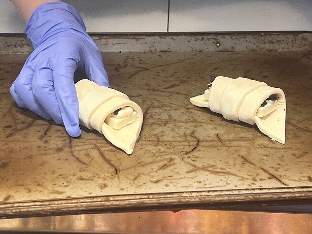 ホワイトチョコなどを巻き込んで焼く