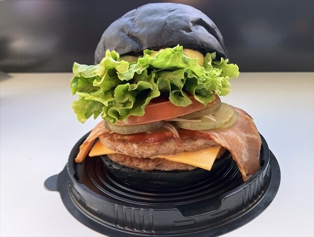 「ビッグジードムバーガー」(1000円)