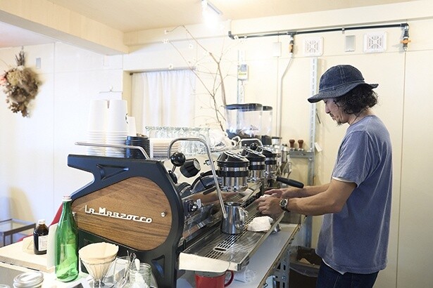 「MAGNUM Collection」「mill pour」でバリスタを務める東さん