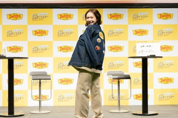 ソロデニマスターに選ばれた村重さんがデニデニを着用