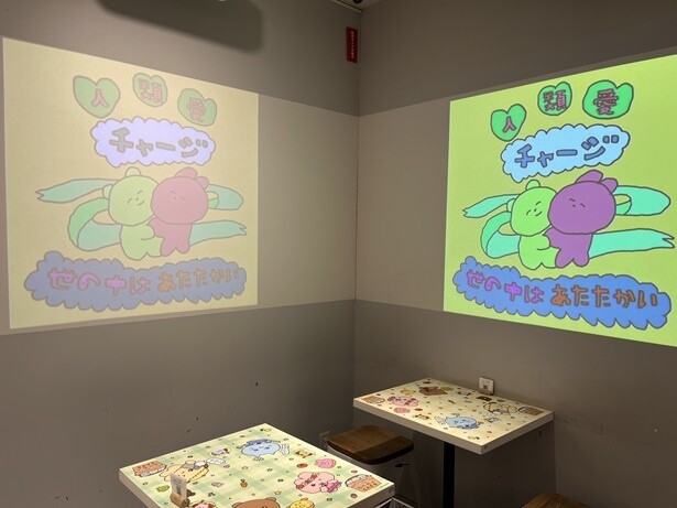 壁にも机にもチェゴシムの愛らしいイラストが描かれている