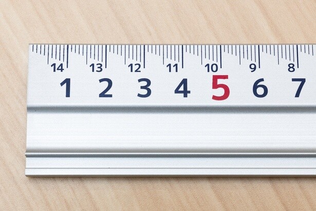 目盛の形が階段状になっているため、読みやすい！