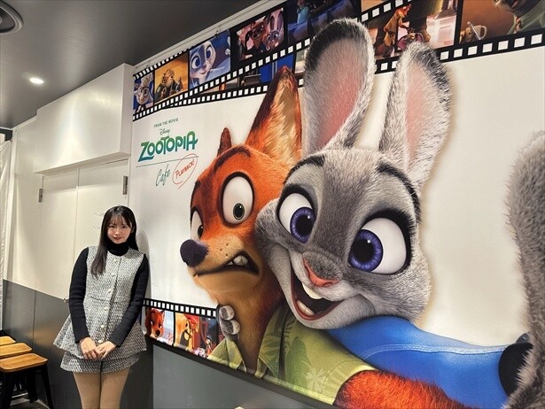 店内の大きなジュディとニックのポスターが目を引きます