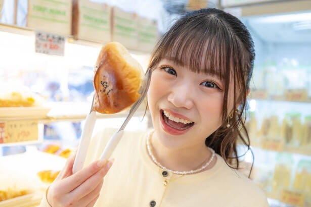 種類豊富なあんパンの中でも、ゆいなちゃんチョイスは「スイートポテト」(73円)