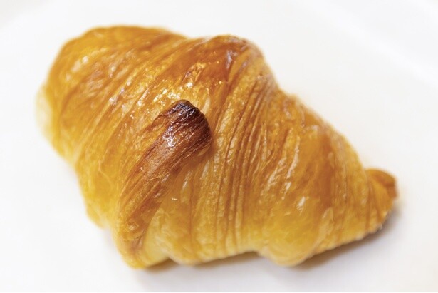 「クロワッサン」(88円)。思わず二度見してしまう価格とサイズ
