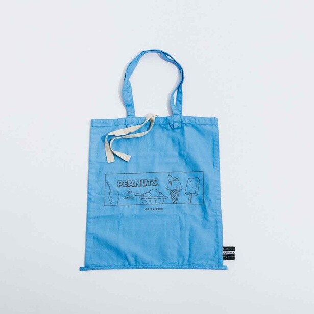 「コミックトートバッグ(LIGHT BLUE)」(2970円)